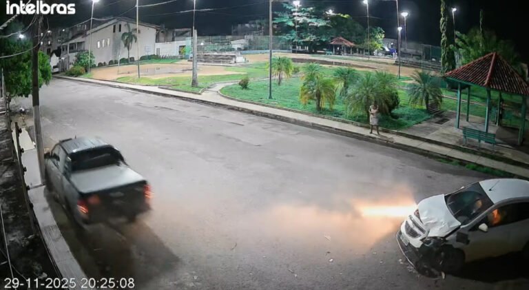 Colisão entre carro e caminhonete é registrada no bairro Aeroporto Velho, em Itaituba