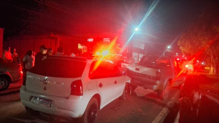 Colisão entre carro e caminhonete é registrada no Distrito de Divinópolis