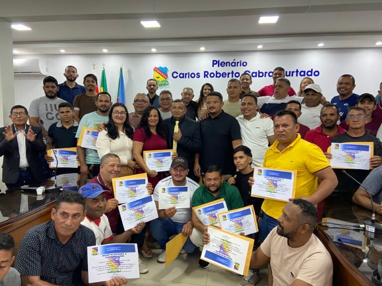 VÍDEO; Câmara aprova sessão especial e homenageia servidores da Seminfra em Itaituba