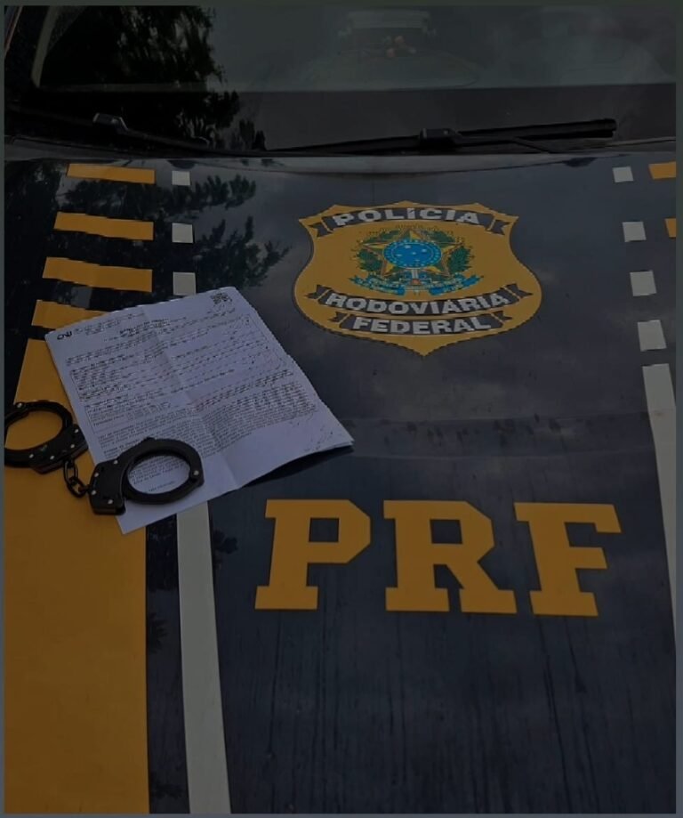 PRF prende passageiro com mandado de prisão durante fiscalização na BR-230, em Itaituba