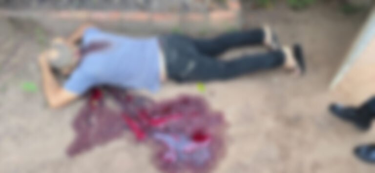 Homem é encontrado morto em frente à residência no bairro Otobeli, em Placas