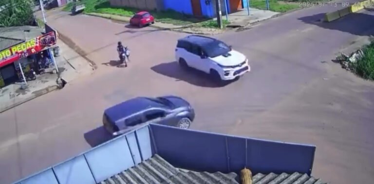 Câmera registra batida após avanço de preferencial no Bairro Santo Antônio