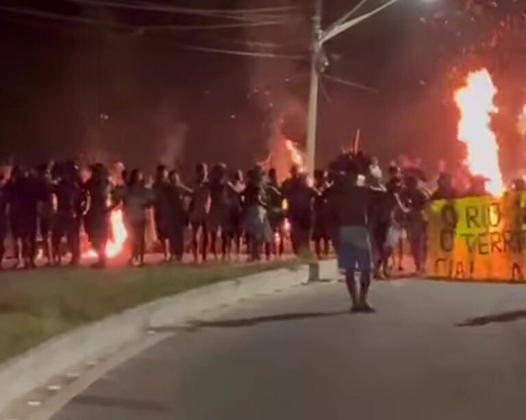 VÍDEO; Indígenas bloqueiam acesso ao Aeroporto de Santarém em protesto contra decreto federal