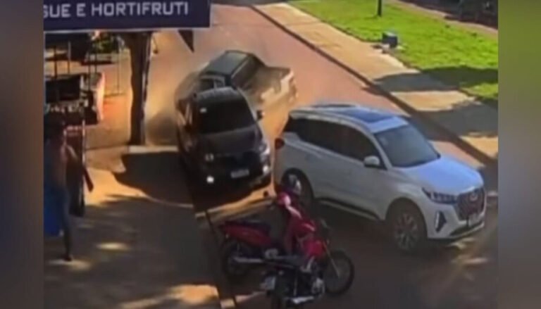 Câmeras flagram acidente de trânsito no bairro Jardim Aeroporto, em Itaituba