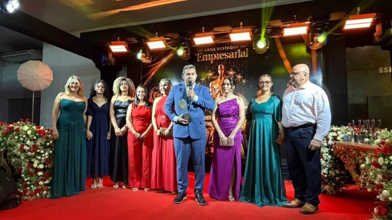 Amilton Pinho é homenageado no Baile Destaque Empresarial por avanços na educação de Itaituba