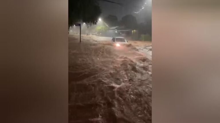 VÍDEO; Chuva forte causa alagamentos em Santarém e carro é arrastado pela enxurrada