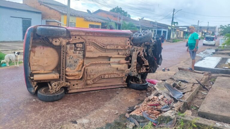 VÍDEO; Carro tomba após tentativa de desvio e acidente deixa uma pessoa ferida em Itaituba