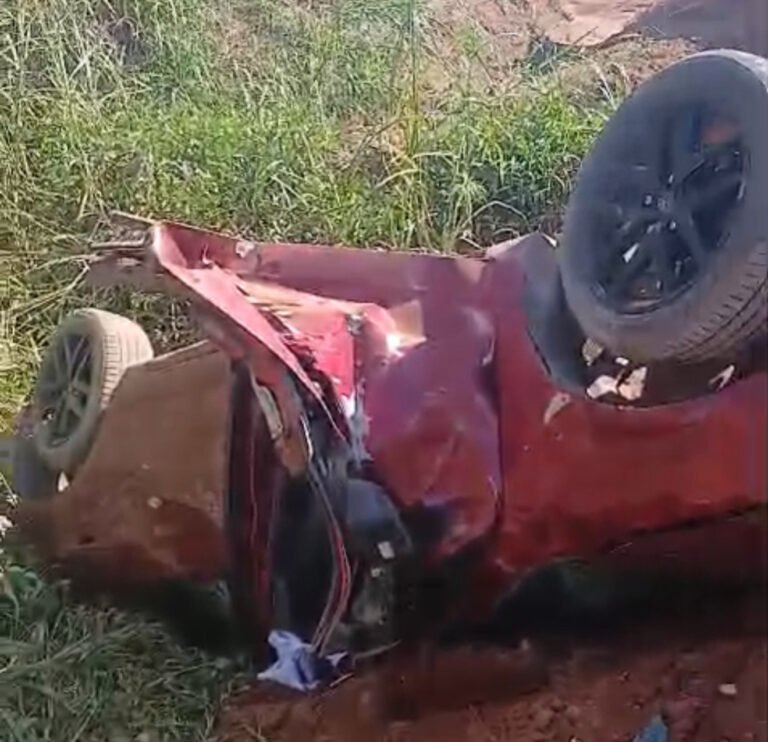 VÍDEO; Veículo capota na BR-230 e deixa feridos em Itaituba
