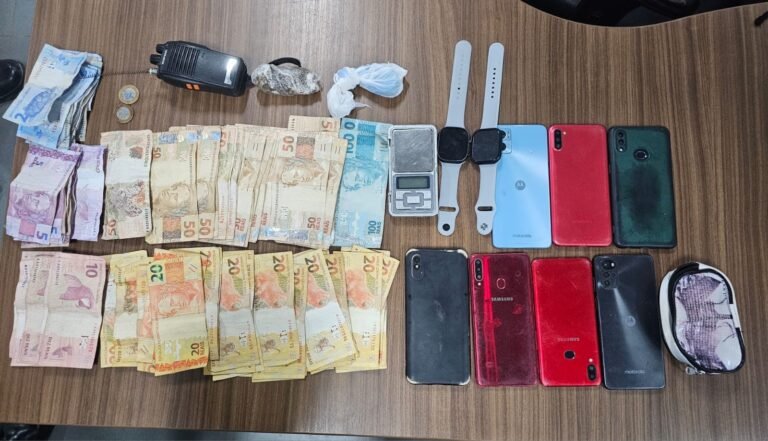 Dupla é presa com drogas, dinheiro e objetos suspeitos durante patrulhamento em Itaituba