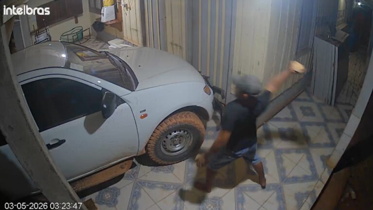VÍDEO; Homem é detido após causar danos a veículo e residência em Jardim do Ouro