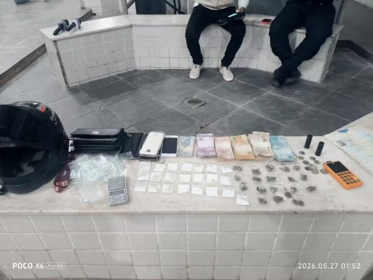 Casal é flagrado com drogas e maquineta de cartão em Santarém; homem é preso por tráfico