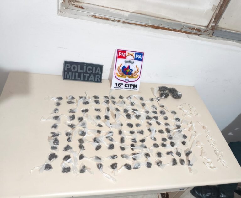 VÍDEO; PM apreende 148 porções de drogas prontas para venda em Vila Izabel, distrito de Anapu