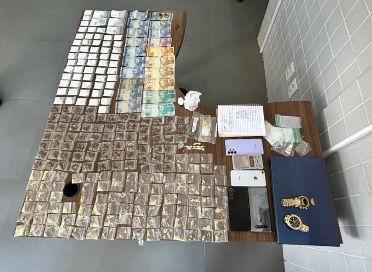 PM apreende drogas e conduz dois suspeitos à delegacia durante operação em Itaituba