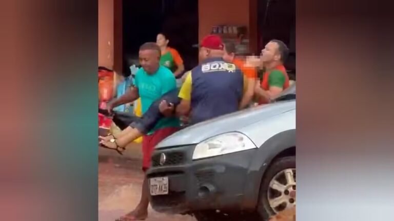 Mulher cai em bueiro encoberto por alagamento e é resgatada por moradores em Santarém