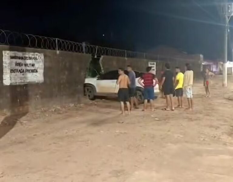 Motorista é resgatada após carro atingir muro em Santarém